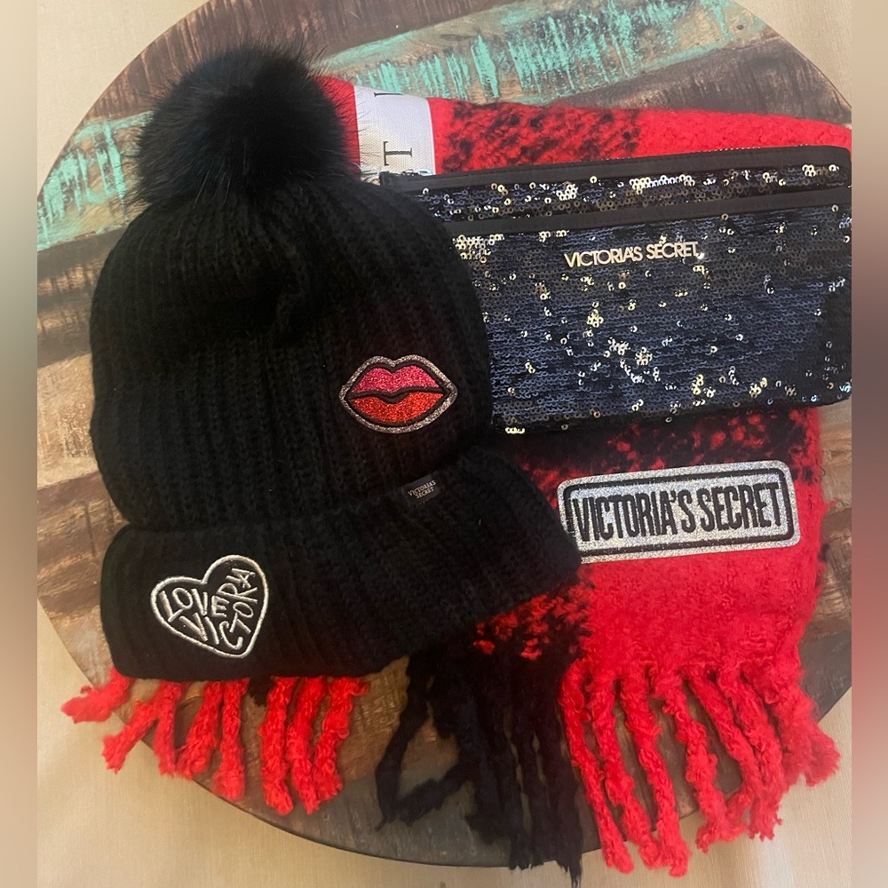 Victoria’s Secret gift set. Blanket, beanie, clutch/makeup bag. New with tags